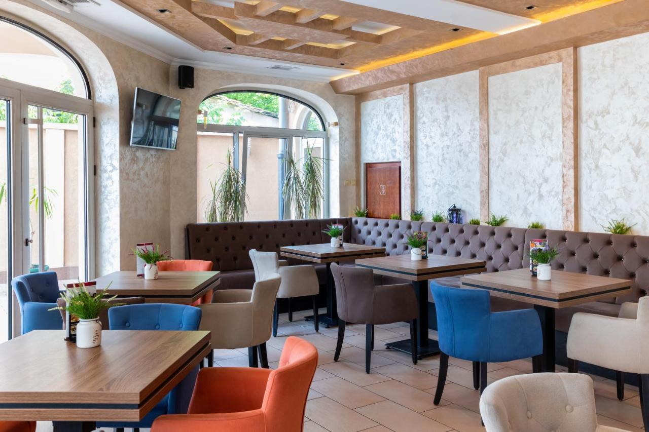 Garni Hotel Royal Crown سوبوتيتْسا المظهر الخارجي الصورة