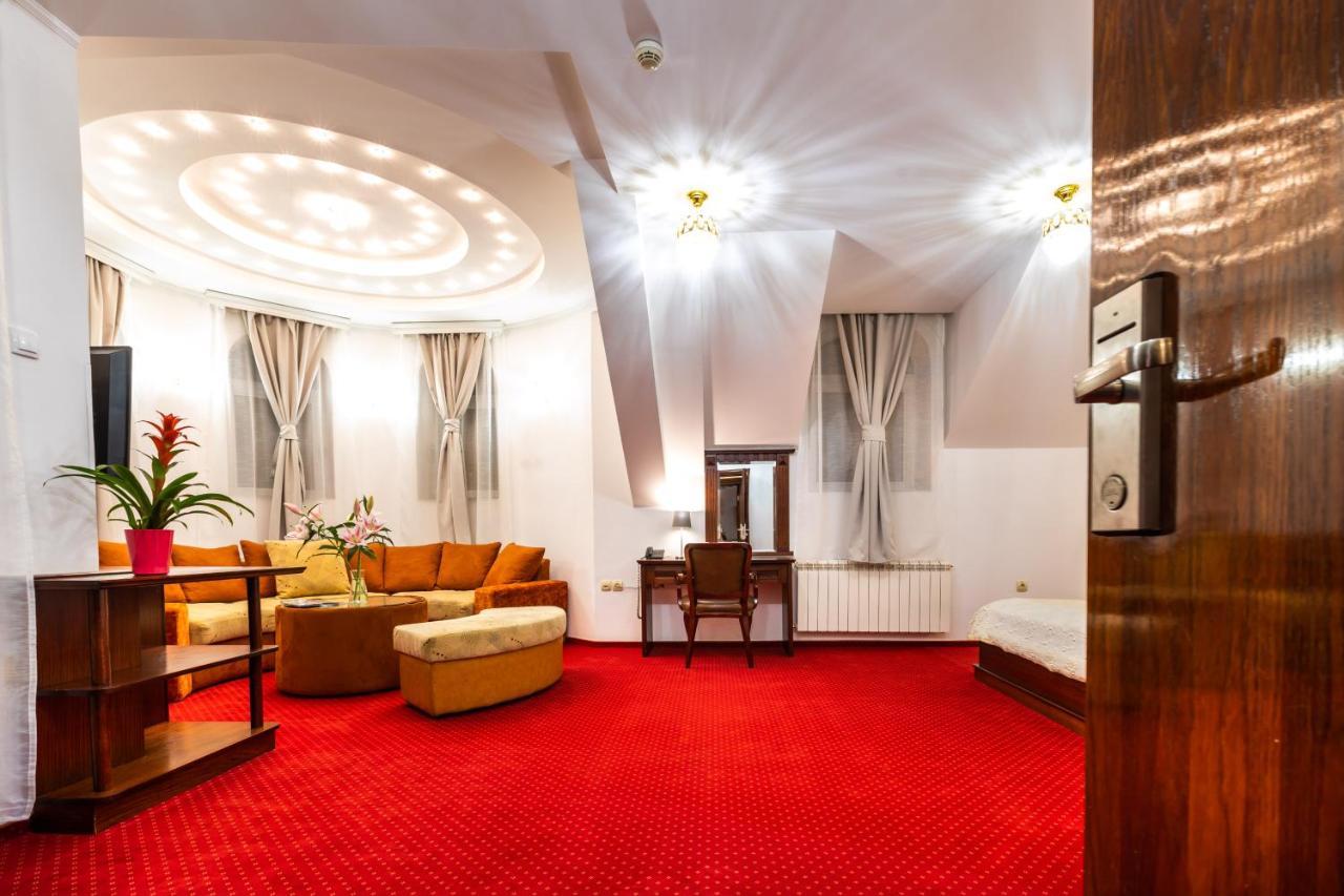 Garni Hotel Royal Crown سوبوتيتْسا المظهر الخارجي الصورة