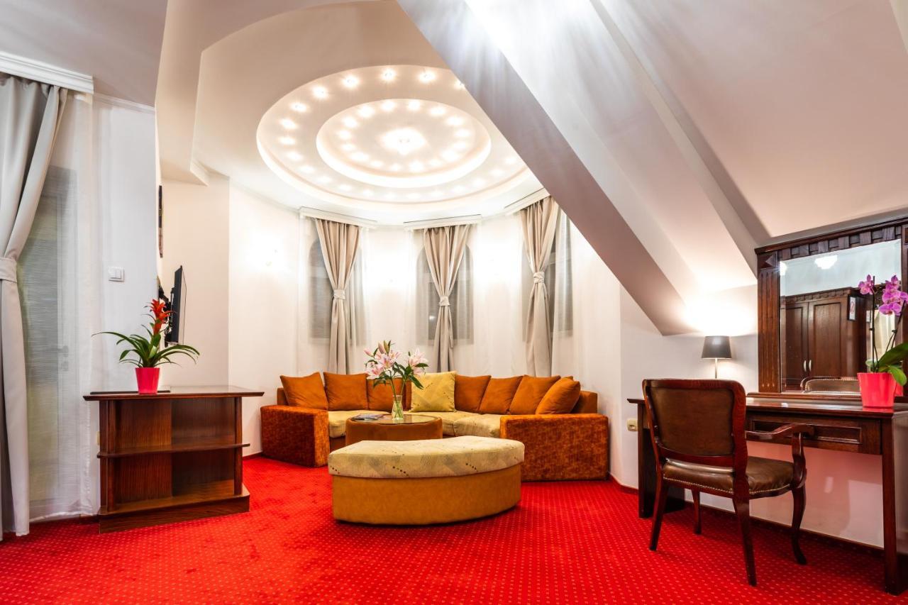 Garni Hotel Royal Crown سوبوتيتْسا المظهر الخارجي الصورة