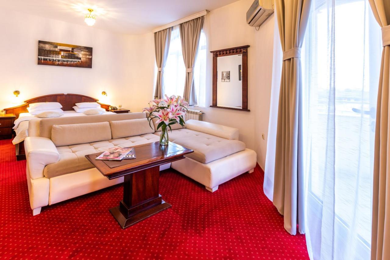 Garni Hotel Royal Crown سوبوتيتْسا المظهر الخارجي الصورة