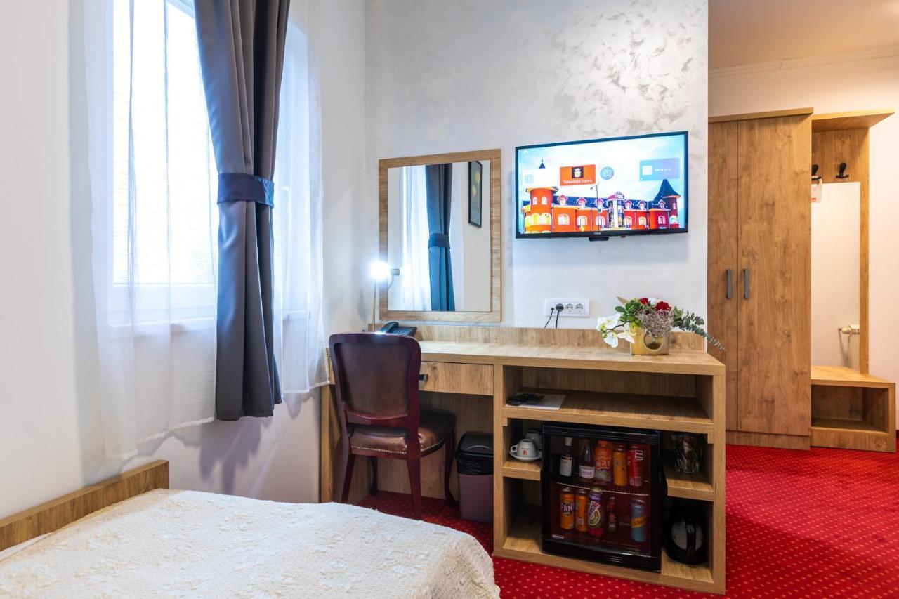 Garni Hotel Royal Crown سوبوتيتْسا المظهر الخارجي الصورة