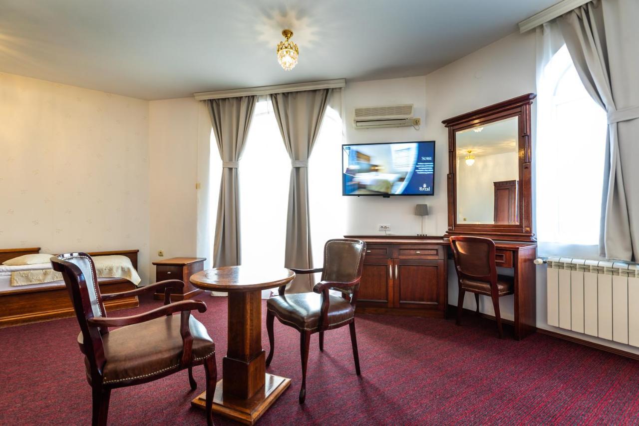 Garni Hotel Royal Crown سوبوتيتْسا المظهر الخارجي الصورة