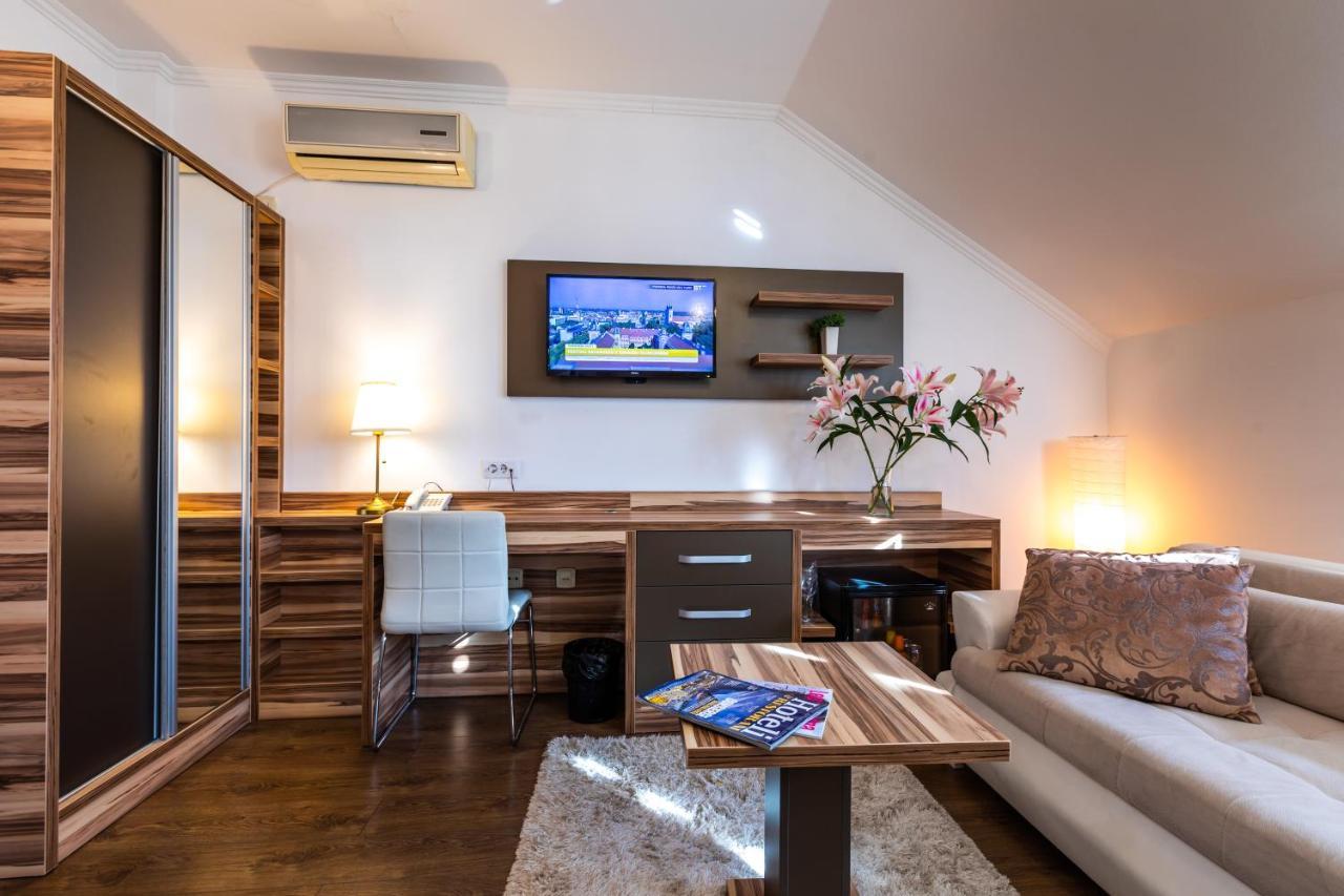 Garni Hotel Royal Crown سوبوتيتْسا المظهر الخارجي الصورة