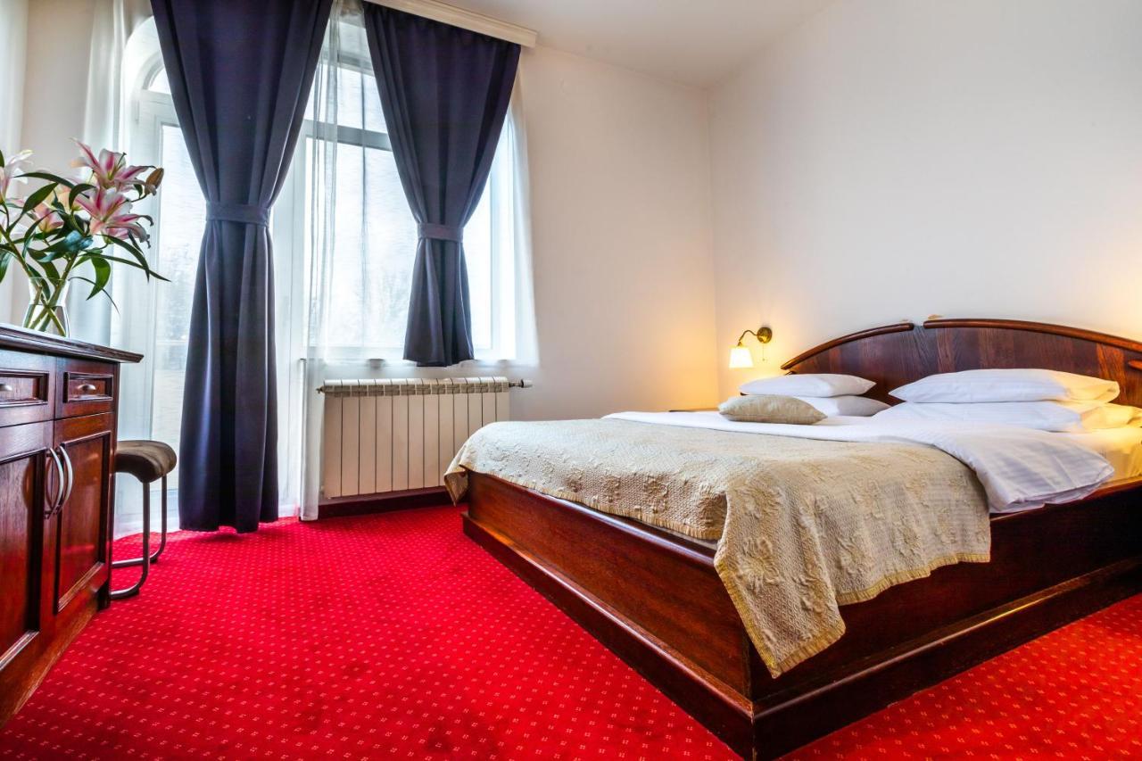 Garni Hotel Royal Crown سوبوتيتْسا المظهر الخارجي الصورة