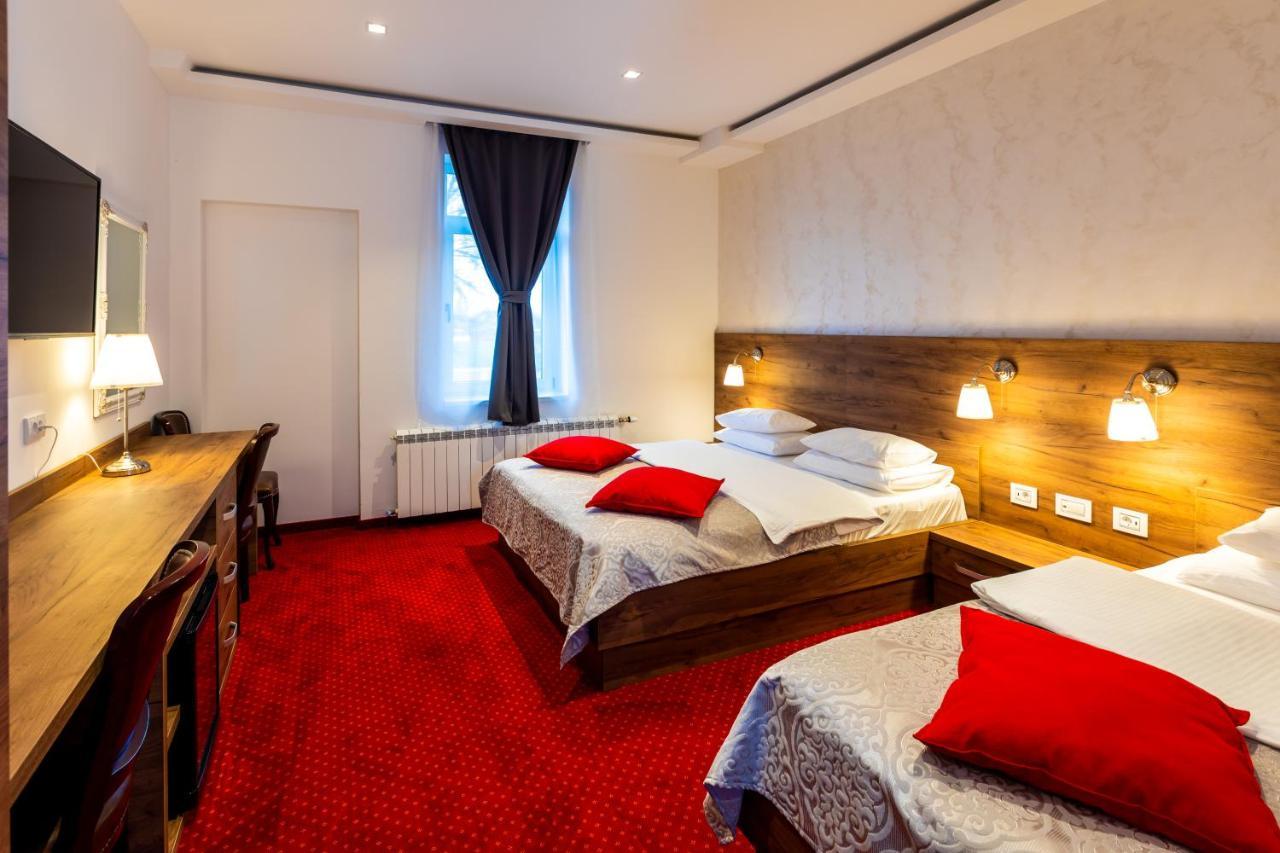 Garni Hotel Royal Crown سوبوتيتْسا المظهر الخارجي الصورة