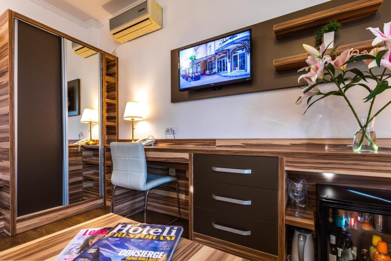 Garni Hotel Royal Crown سوبوتيتْسا المظهر الخارجي الصورة
