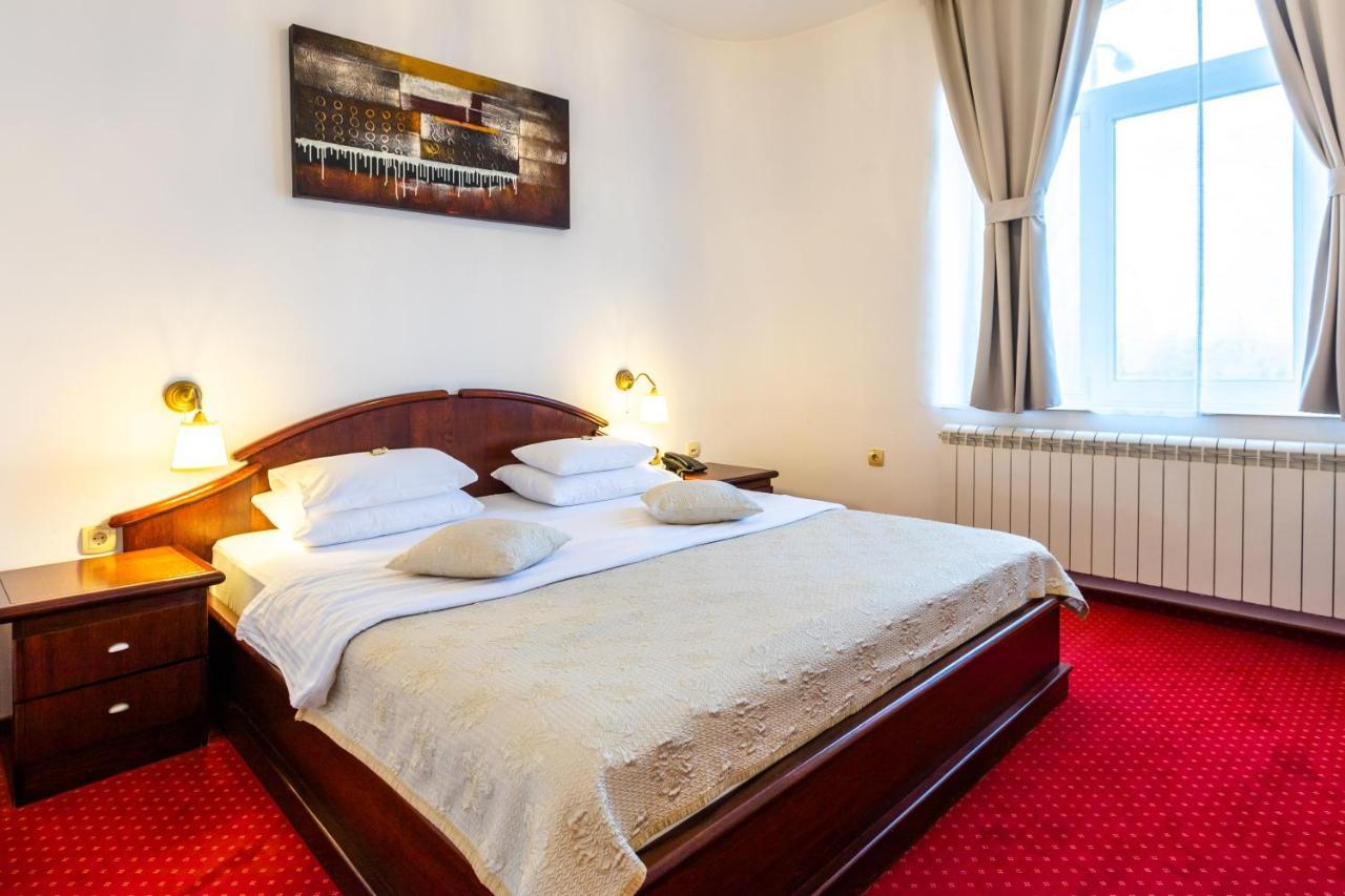 Garni Hotel Royal Crown سوبوتيتْسا المظهر الخارجي الصورة