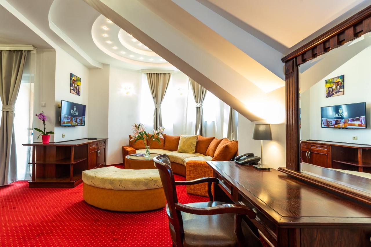 Garni Hotel Royal Crown سوبوتيتْسا المظهر الخارجي الصورة
