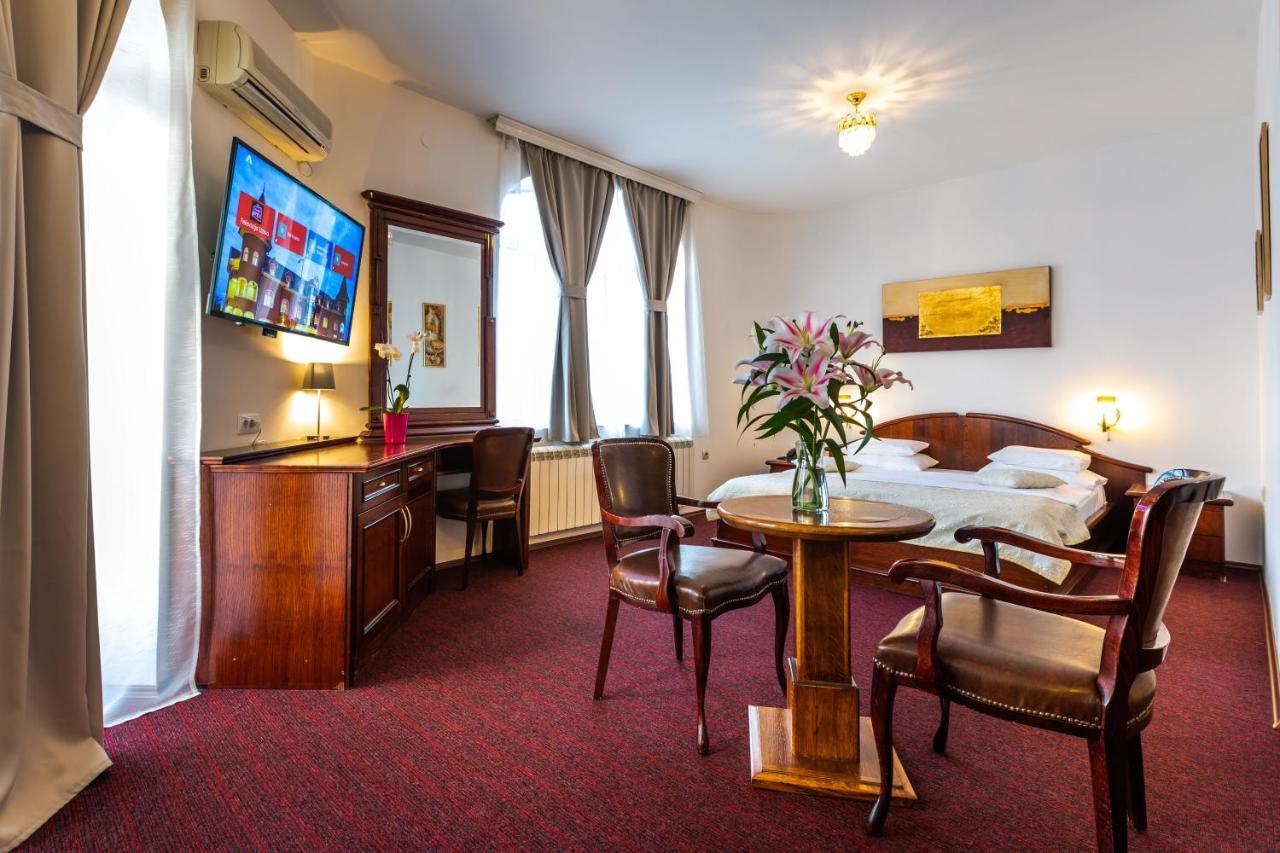Garni Hotel Royal Crown سوبوتيتْسا المظهر الخارجي الصورة