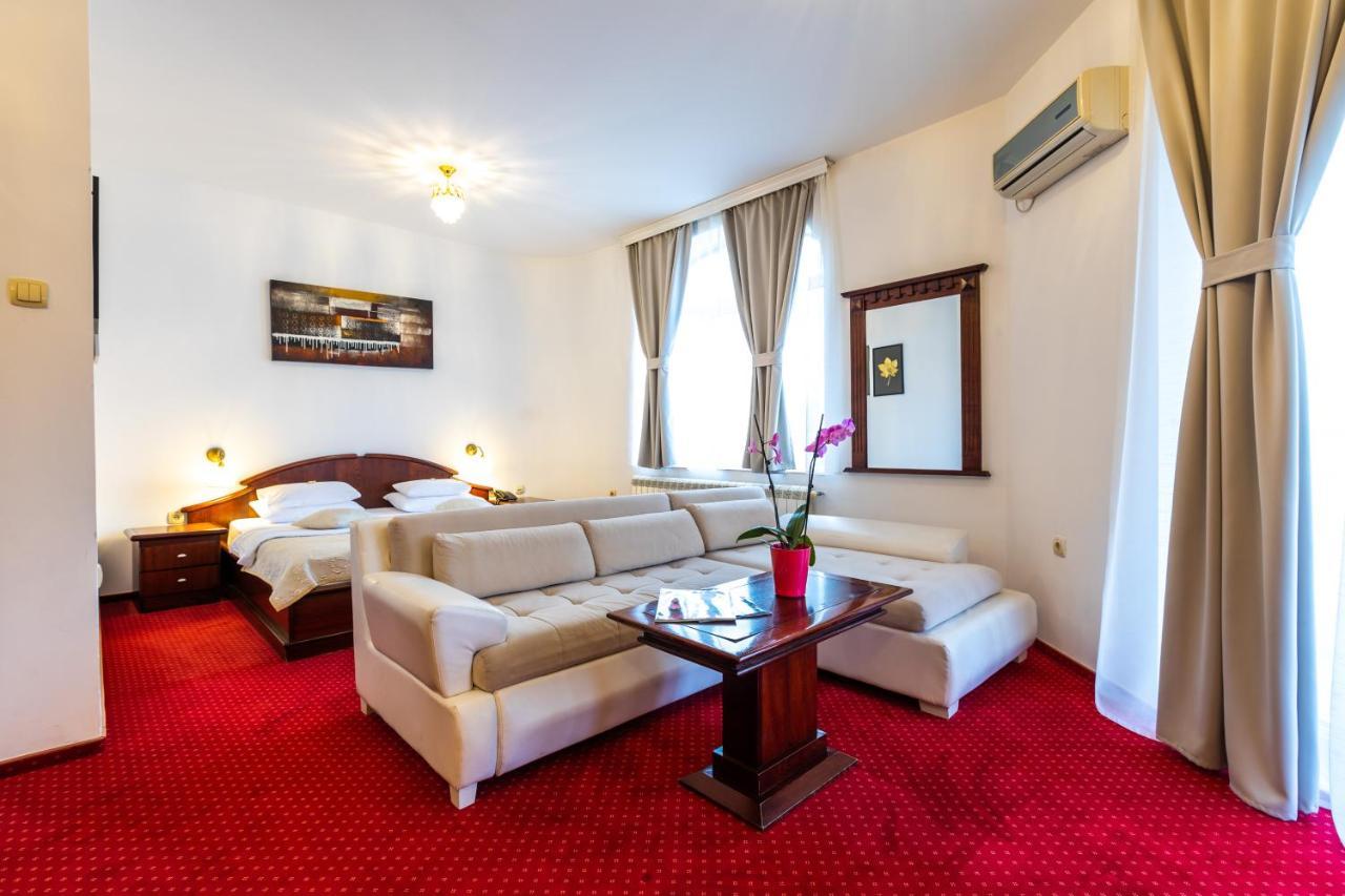 Garni Hotel Royal Crown سوبوتيتْسا المظهر الخارجي الصورة