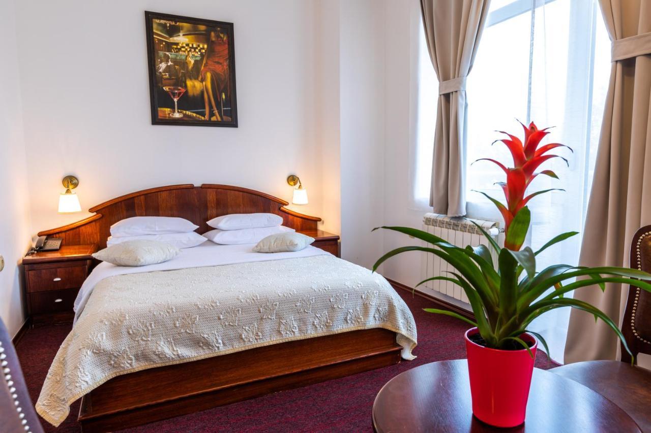 Garni Hotel Royal Crown سوبوتيتْسا المظهر الخارجي الصورة
