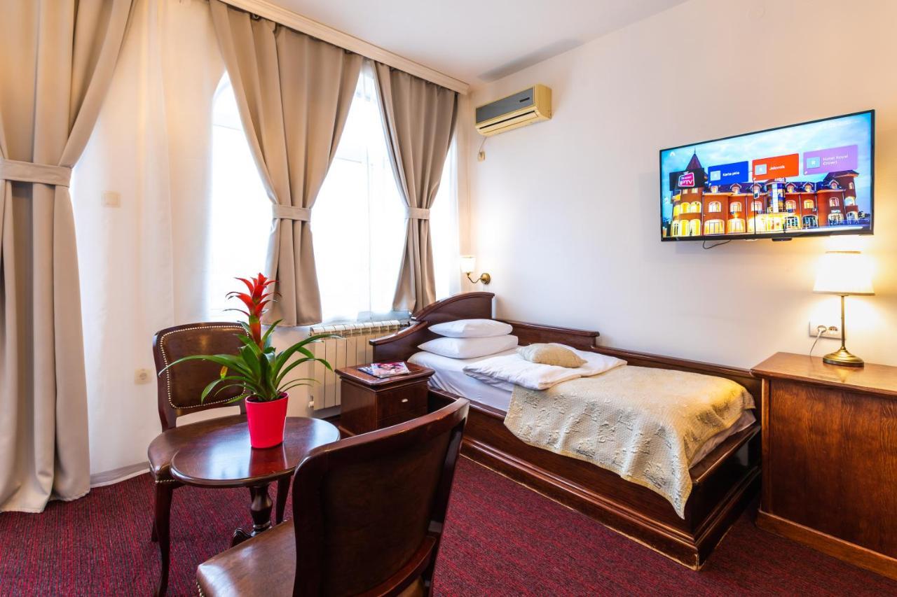 Garni Hotel Royal Crown سوبوتيتْسا المظهر الخارجي الصورة