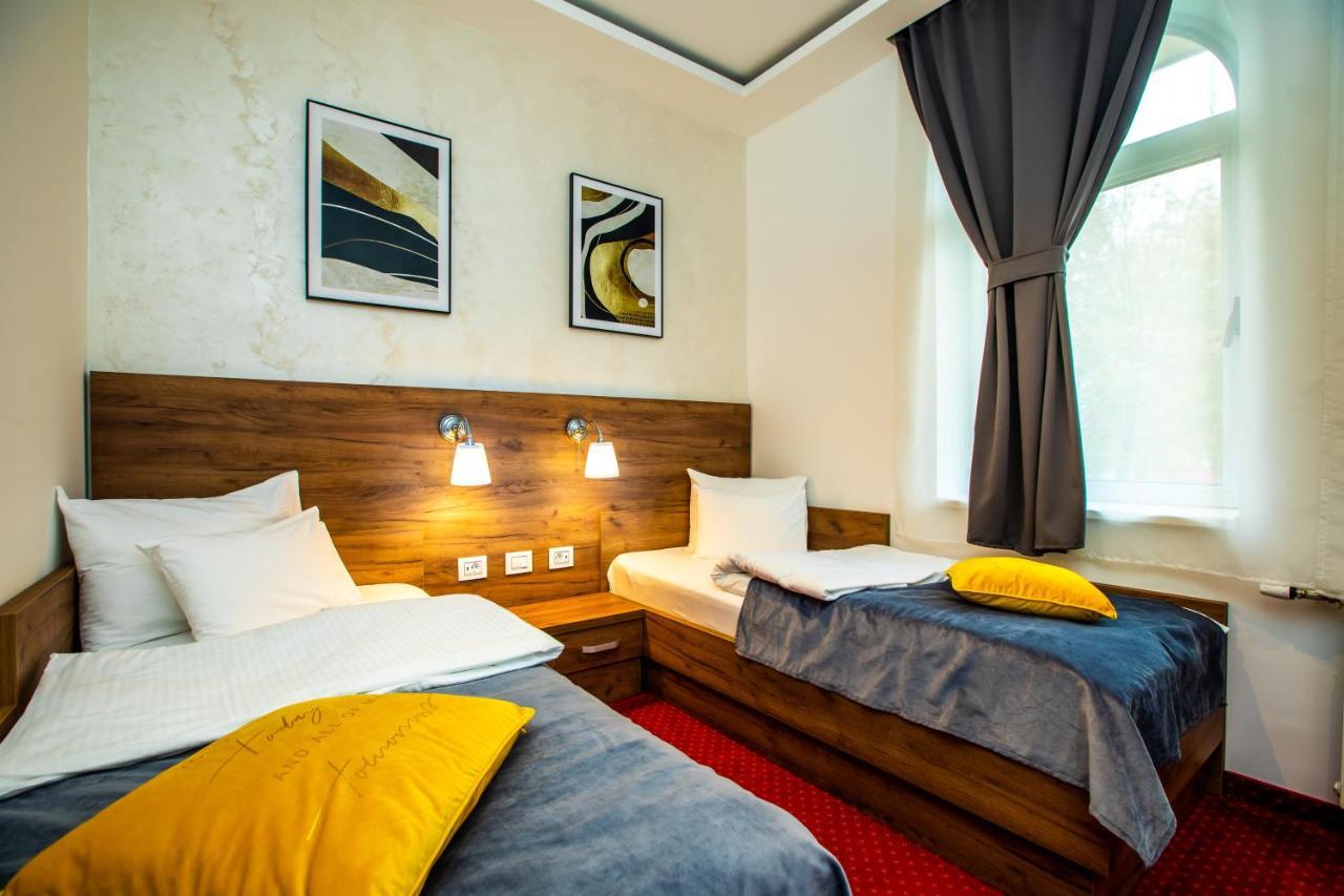 Garni Hotel Royal Crown سوبوتيتْسا المظهر الخارجي الصورة