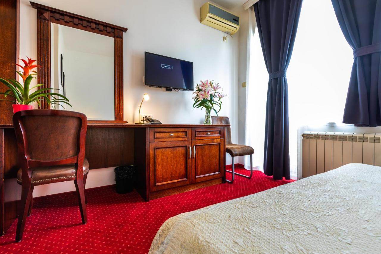 Garni Hotel Royal Crown سوبوتيتْسا المظهر الخارجي الصورة