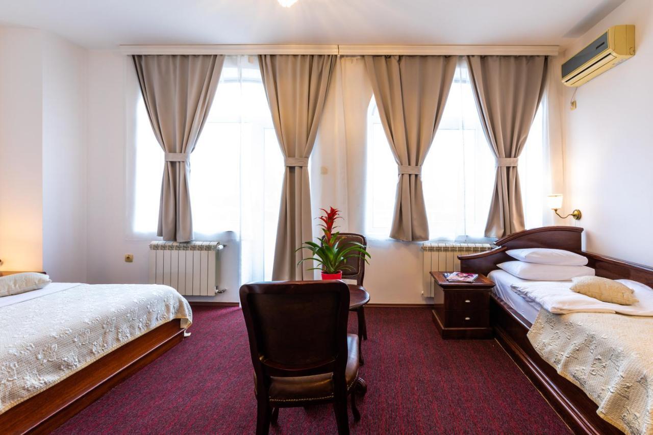Garni Hotel Royal Crown سوبوتيتْسا المظهر الخارجي الصورة