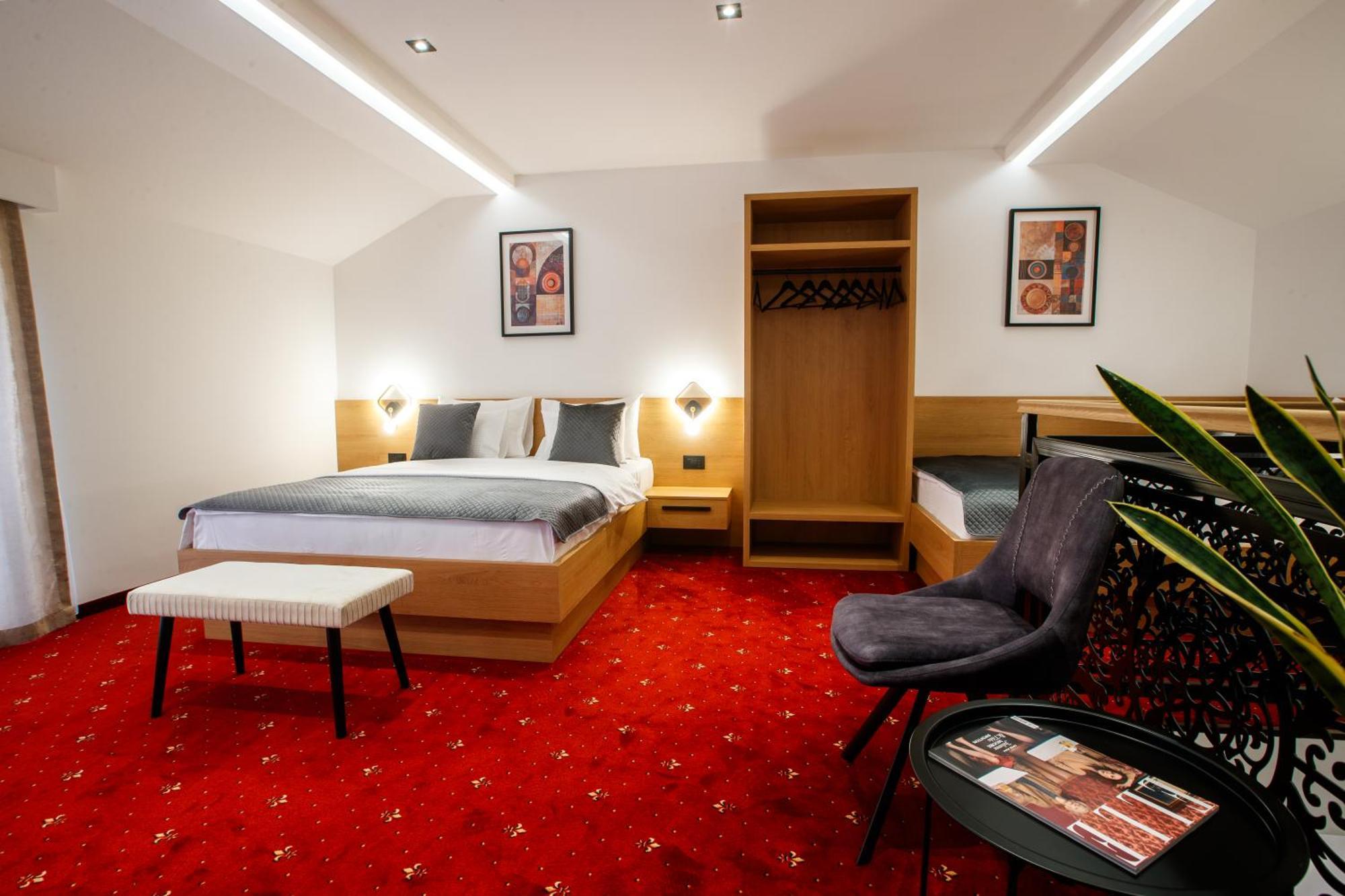 Garni Hotel Royal Crown سوبوتيتْسا المظهر الخارجي الصورة