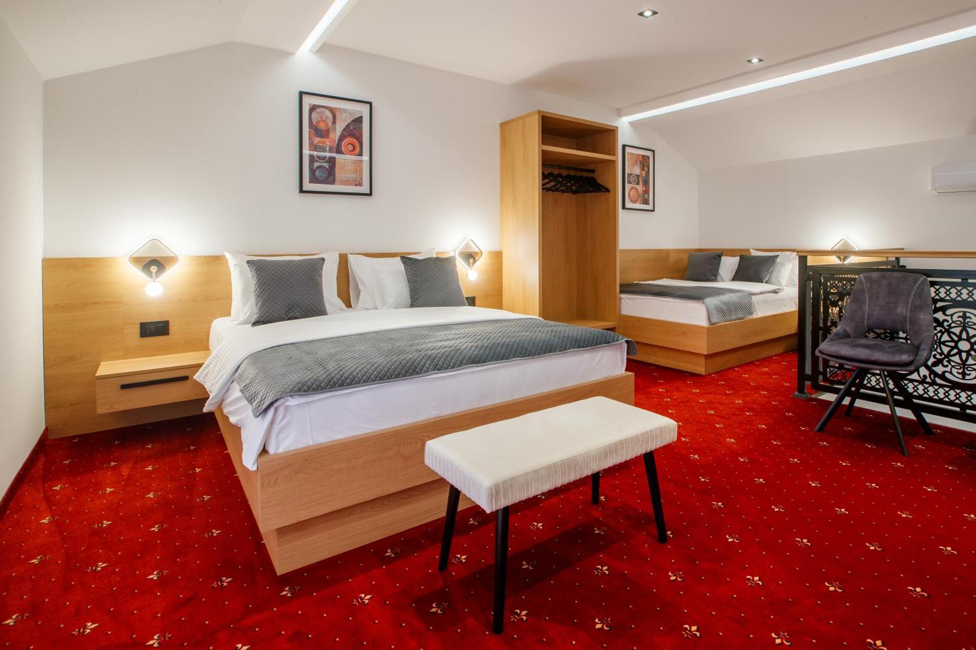 Garni Hotel Royal Crown سوبوتيتْسا المظهر الخارجي الصورة